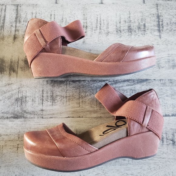 OTBT Shoes - OTBT Wander Out Sangria Closed Toe Wedge Size 7.5